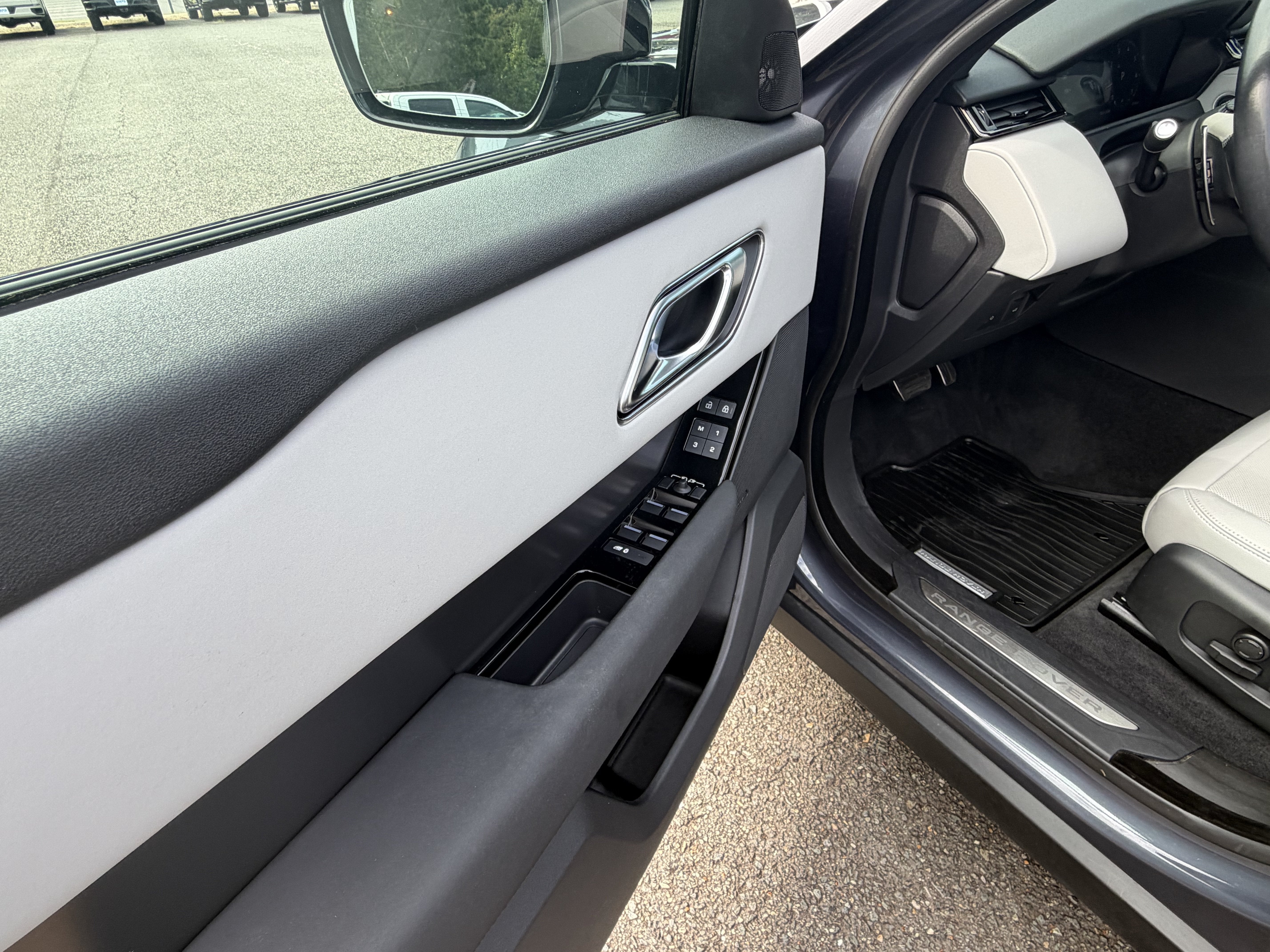 2024 Land Rover Range Rover Velar Dynamic SE